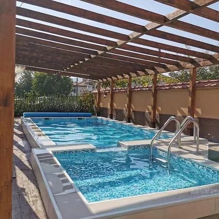 Raia בית הארחה סטרלצ'ה